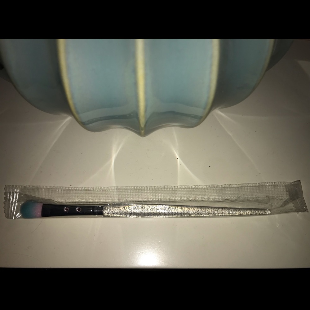 SLMISSGLAM Silver Glitter Eye Brush